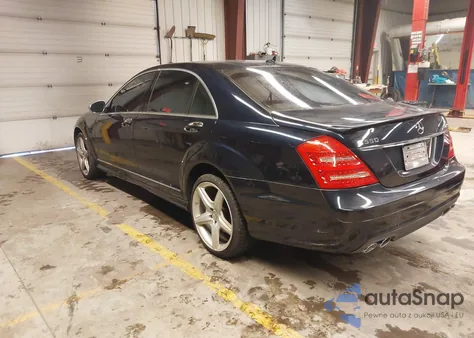 2009 Mercedes-Benz S 550 4Matic z USA, uszkodzony, nr VIN WDDNG86X69A244866